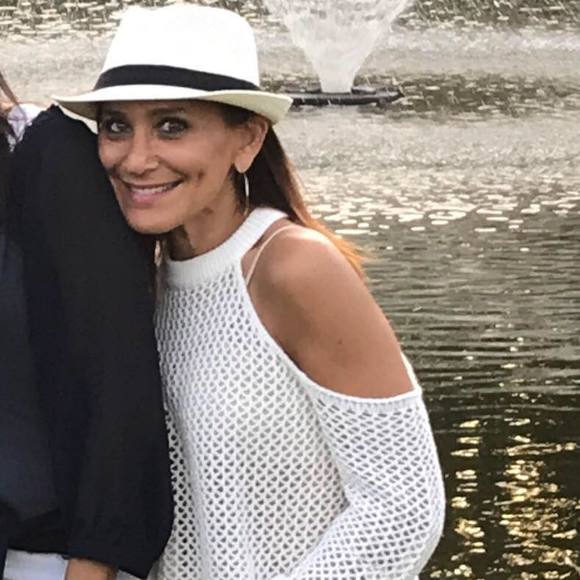 Meet your Posher, Nicole - Picture 1 of 1